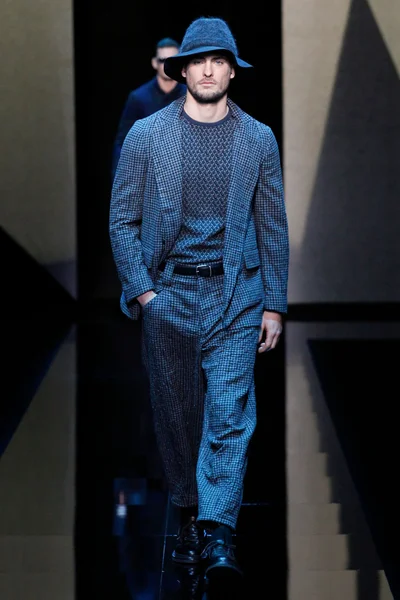 Look 10